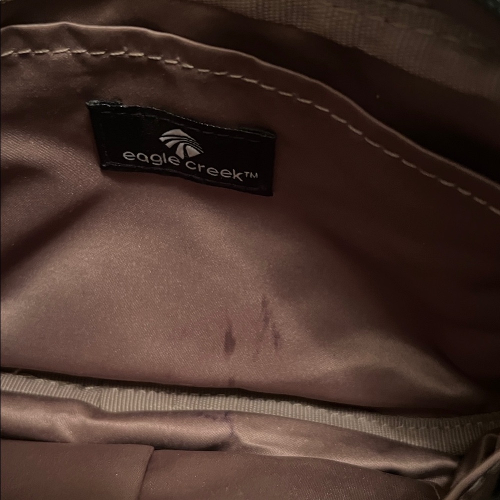 Eagle Creek Crossbody adjustable strap - Picture 6 of 8